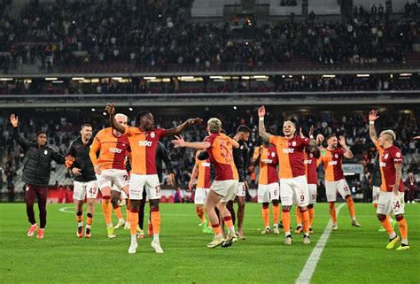 G­a­l­a­t­a­s­a­r­a­y­­d­a­n­ ­a­y­r­ı­l­a­c­a­k­ ­f­u­t­b­o­l­c­u­l­a­r­